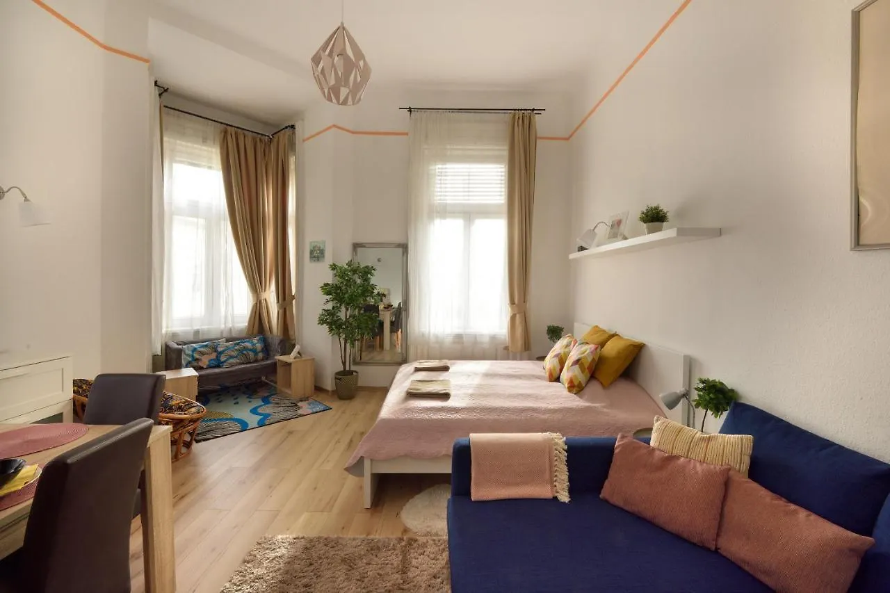 Budapest Eye Apartment contacts
