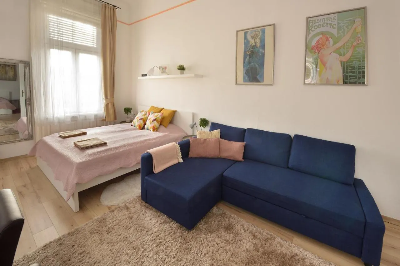 Budapest Eye Apartment 0*,